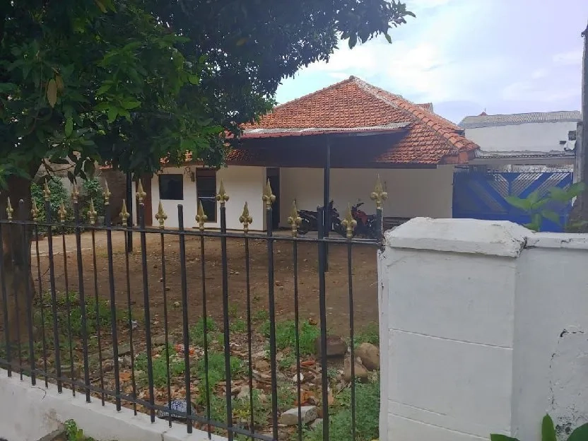 RUMAH TUA TANAH LUAS CIBUBUR CIRACAS JAKARTA TIMUR