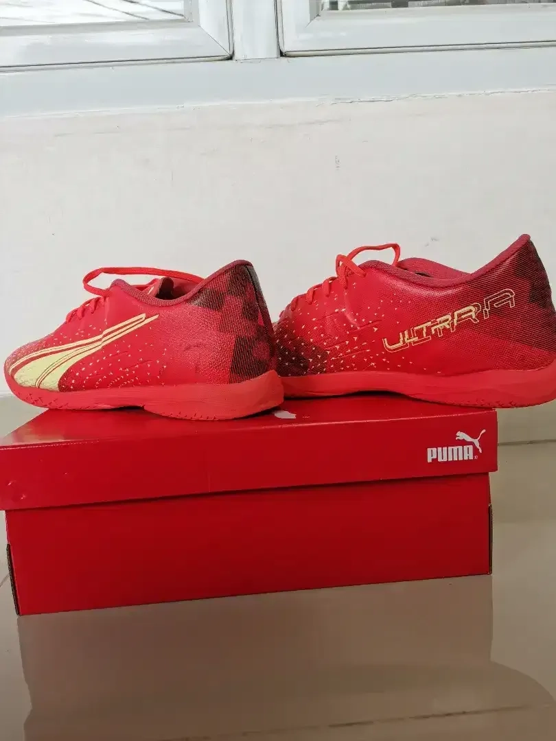 Puma Merah ukuran 44