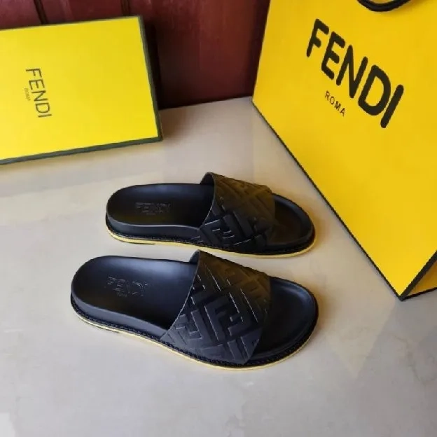 Sandal selop slide pria fendi