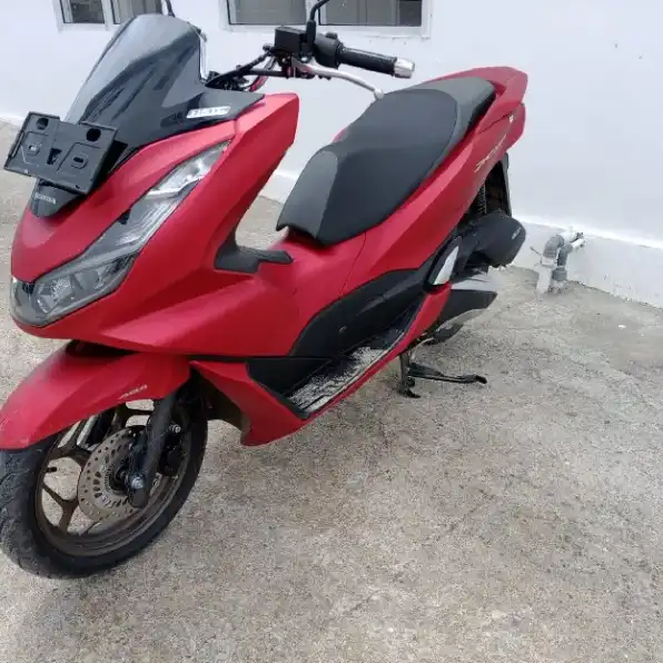 Honda pcx 2023 putih