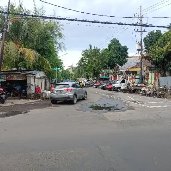 Rumah  Hook Hitung Tanah Raya Pandegiling Surabaya pusat Strategis