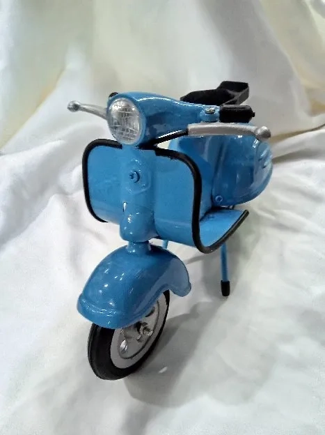 Miniatur Pajangan Vespa Clasic Antik Coklat 