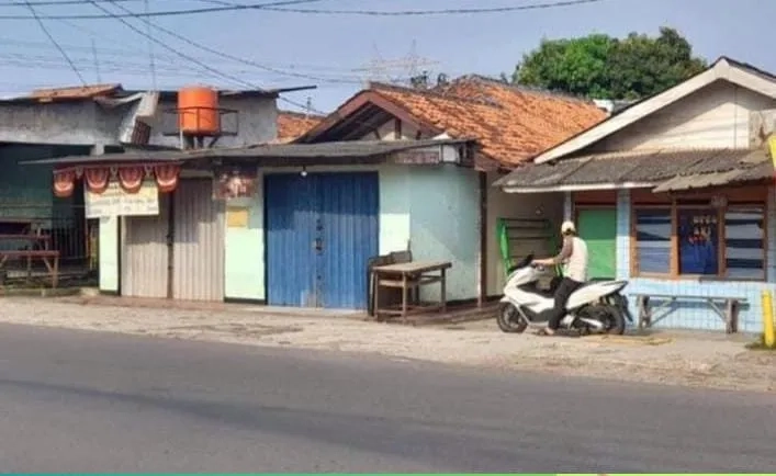 Dijual Tanah beserta bangunannya,( 3 ruko dan rumah) (surat tanah AJB)