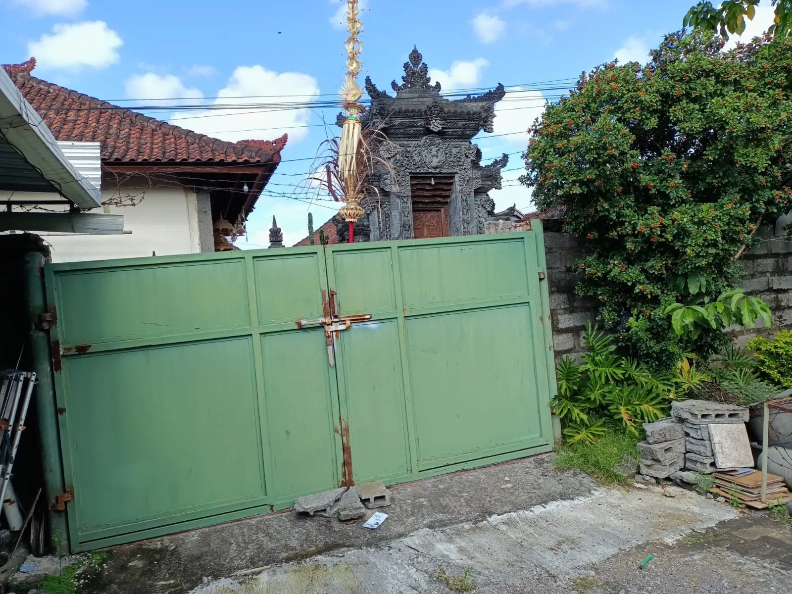 Dijual tanah bonus bangunan jl Cokroaminoto Ubung Denpasar Bali