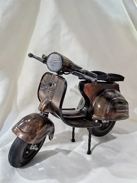 Miniatur Pajangan Vespa Clasic Antik Coklat 