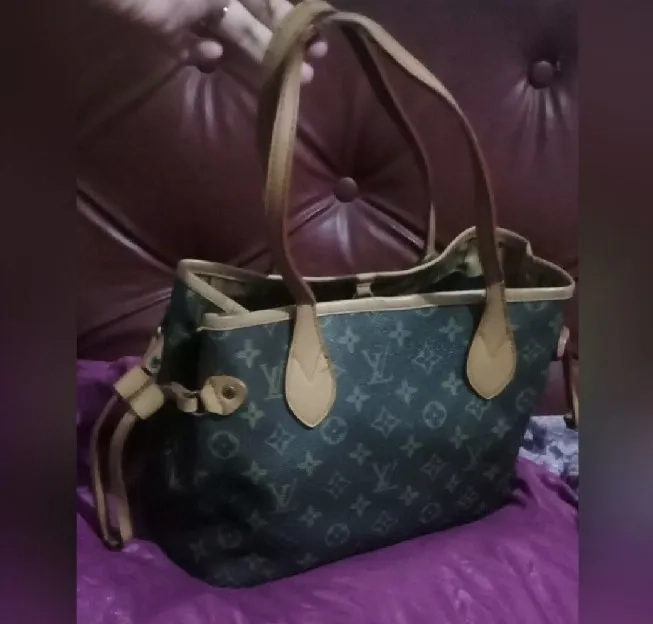 tas bahu LV 