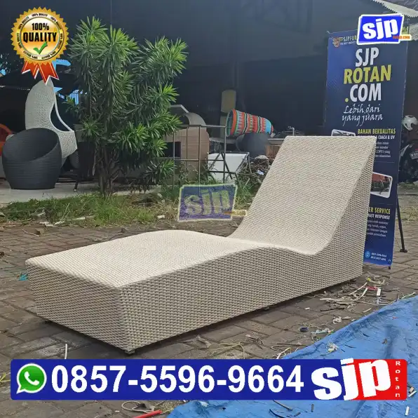 jual sunbed rotan sintetis/ kursi kolam renang rotan