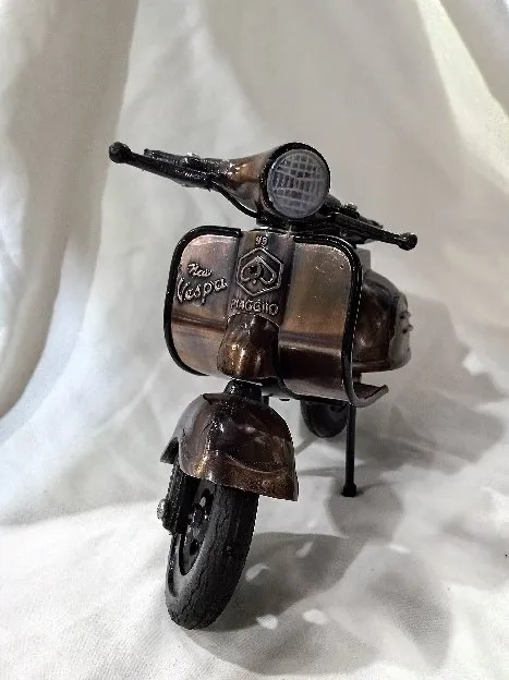 Miniatur Pajangan Vespa Clasic Antik Coklat 