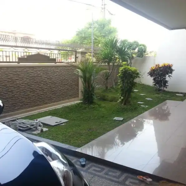 Dijual Rumah Mewah di Galaxy Bumi Permai Klampis Surabaya