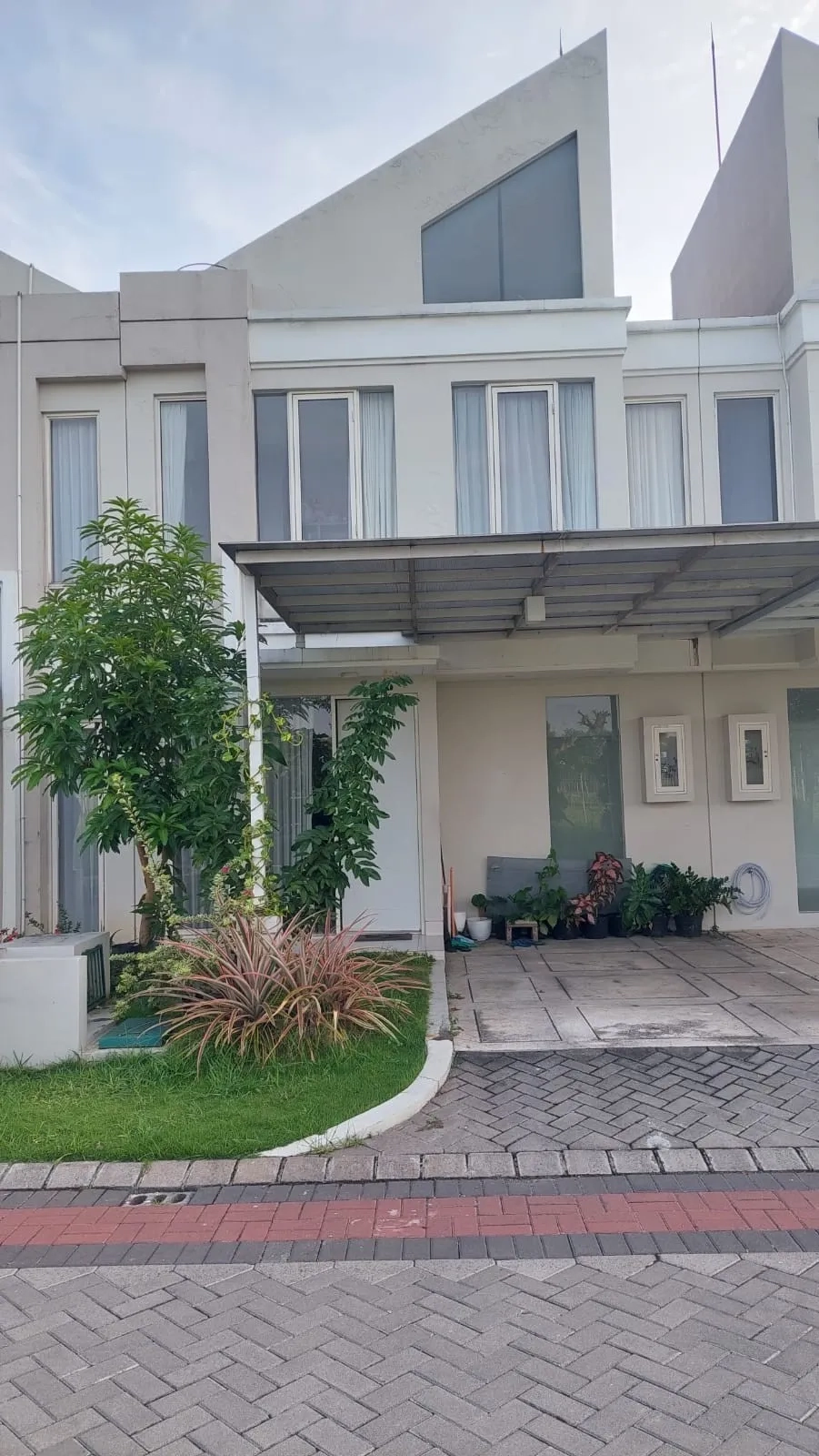 Rumah Minimalis Bagus di Grand Pakuwon Adelaide Surabaya