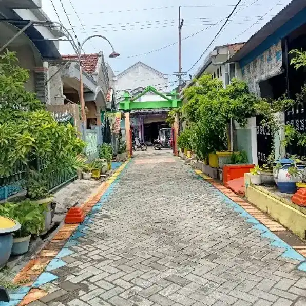 Rumah Manukan Lor Surabaya barat SHM dekat jalan utama food junction