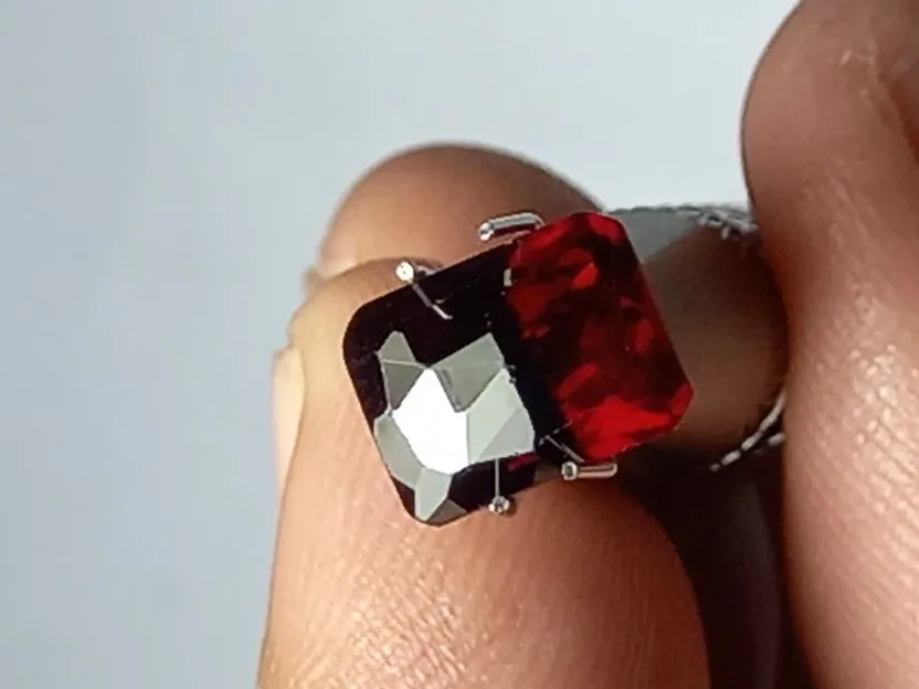 natural red garnet 3.10ct no treatment