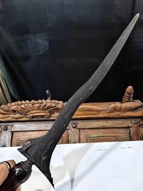 Keris jangkung pamor wengkon isen 