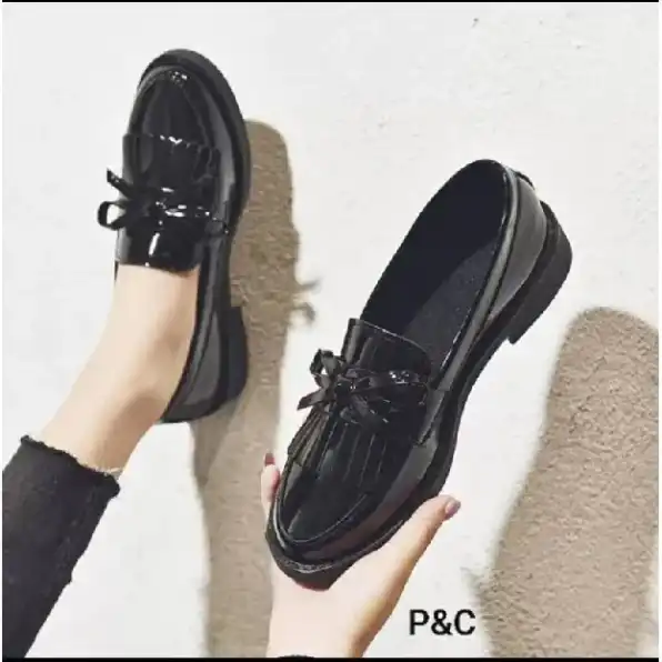 Sepatu laofer wanita docmart