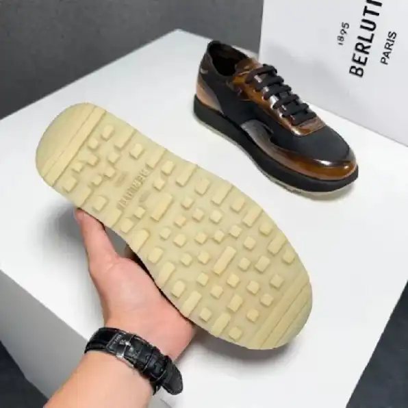 Sepatu sneakers pria berluti