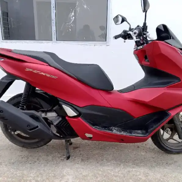 Honda pcx 2023 putih