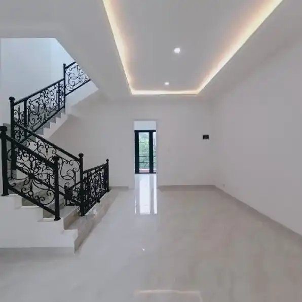 Rumah Baru Ready Plus kolam renang diVeteran,PondokPinang,Bintaro