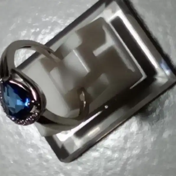 Cincin perak bermata biru