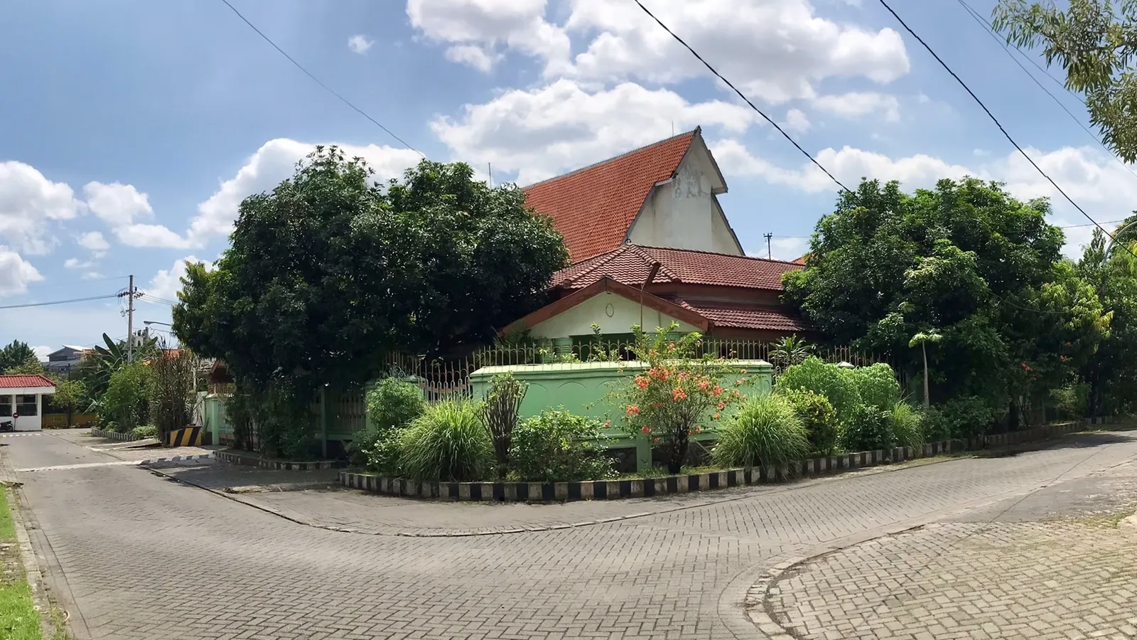 Jual Rumah Lama Bagus di Jalan Jemursari Selatan Surabaya