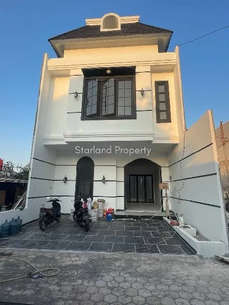 rumah klasik Eropa modern private pool dekat Joglo 