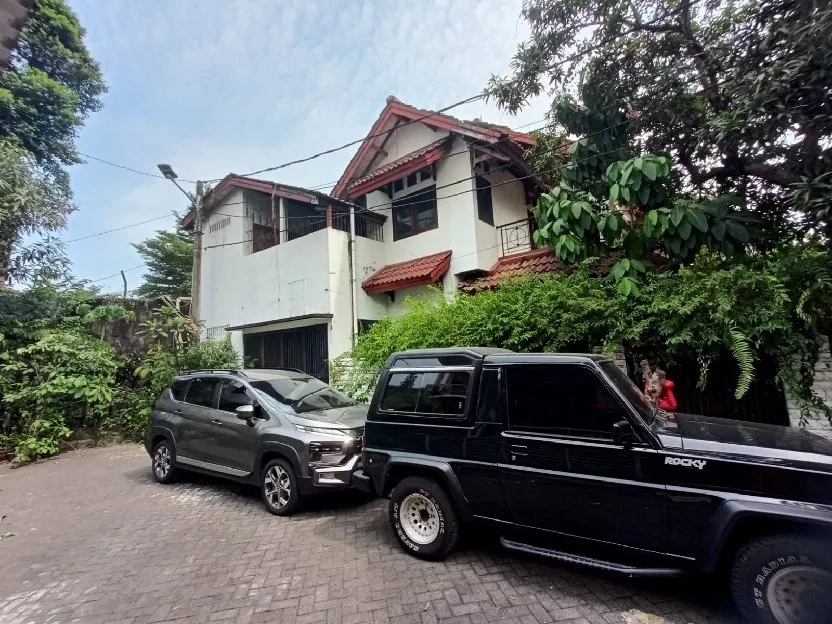 RUMAH MEWAH JL CUCUR TIMUR BINTARO SEKTOR 4 HARGA MIRING