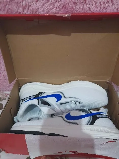 NIKE ZOOM SIZE 43