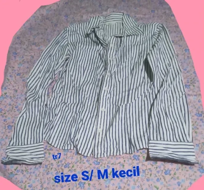 kemeja wanita motif salur biru