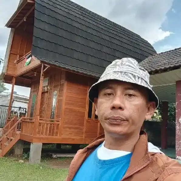 Wahyu Rumah Kayu