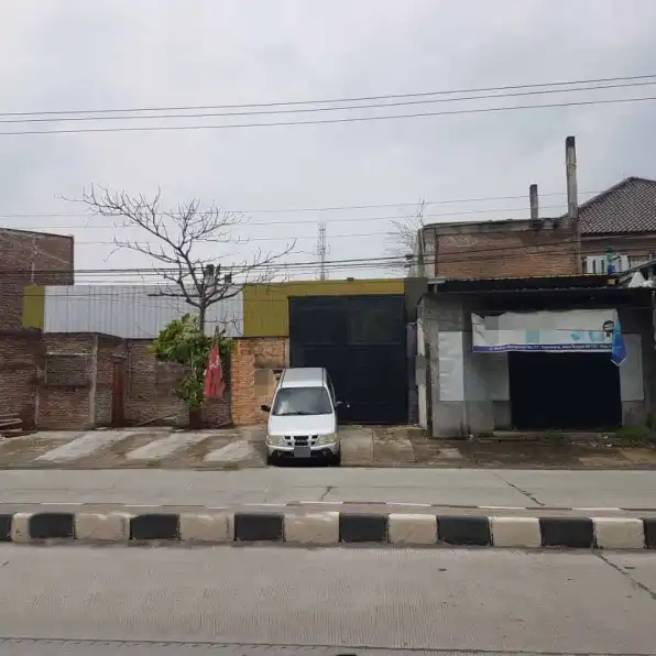 Gudang Strategis di Jalan Wolter Monginsidi Kota Semarang