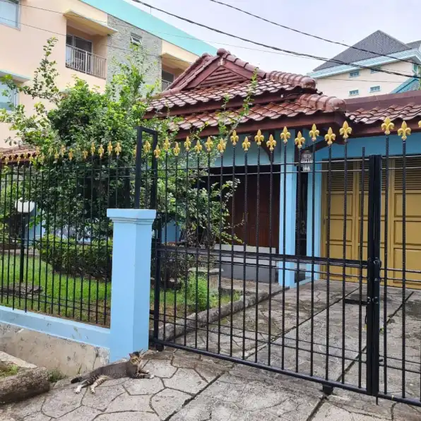 Dijual Rumah Lama Nyaman Jalan Loka Indah Jakarta Selatan