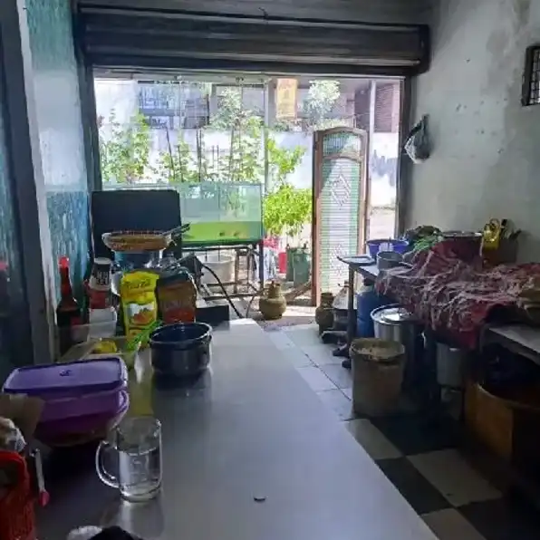 Rumah cantik Pinggir Jalan dan Kios Usaha Tanah Baru Beji Depok