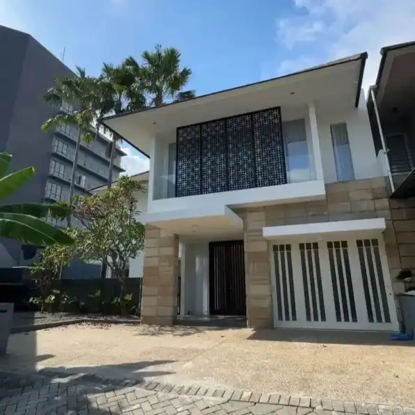 Rumah Minimalis Shm di Komplek Royal Residence Crown Hill