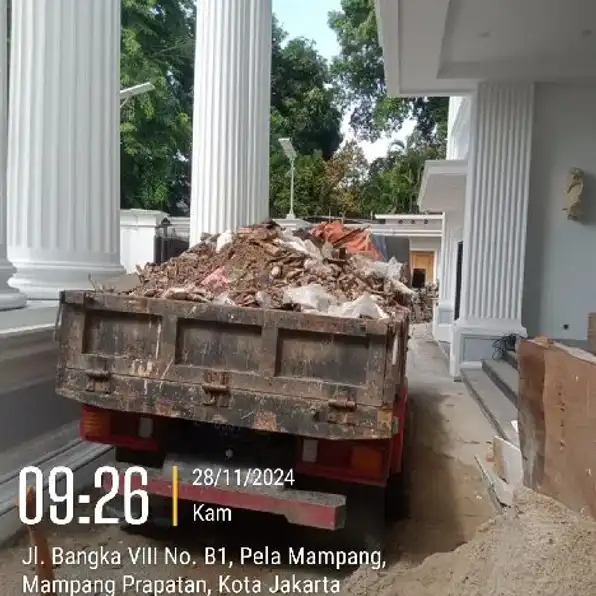 truk Buang puing tanah sampah proyek