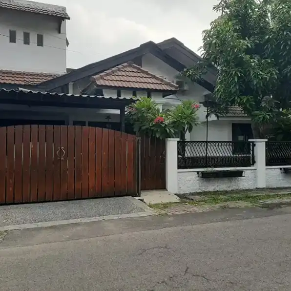 Rumah Sangat Bagus Shm di Jalan Baruk Utara Kota Surabaya