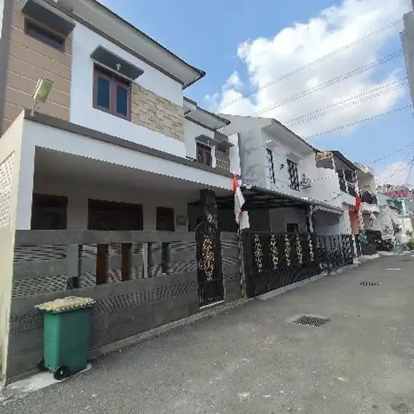 rumah secondary bagus fully furnished di Ciracas Jaktim 