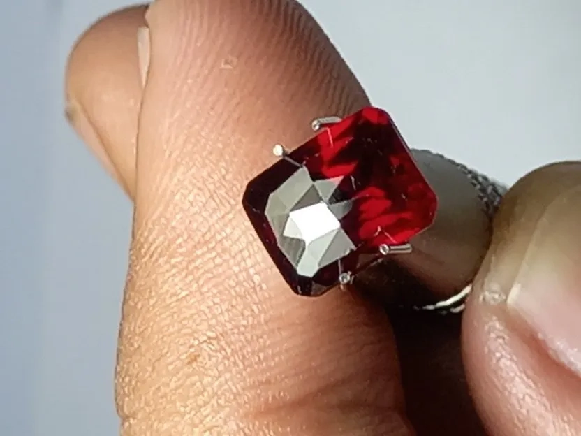 natural red garnet 3.10ct no treatment