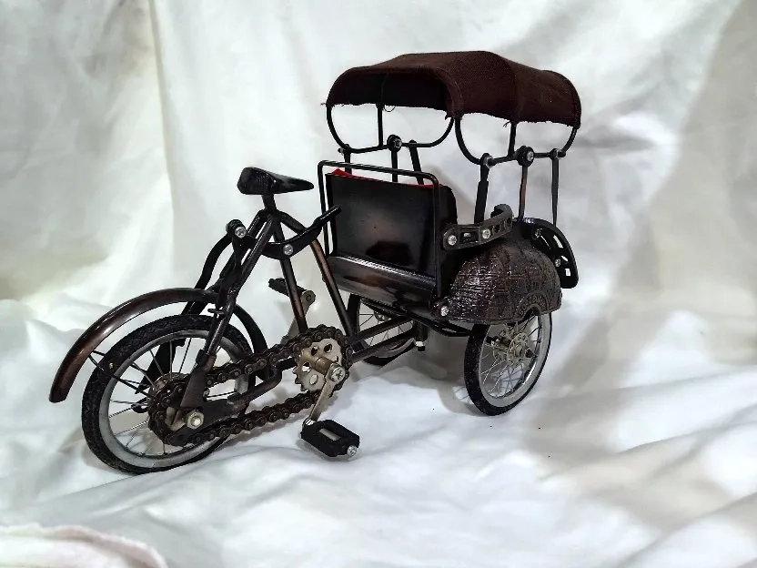 Miniatur Becak kuno pajangan antik 