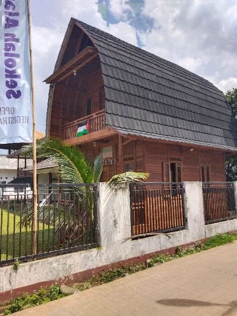 Wahyu Rumah Kayu