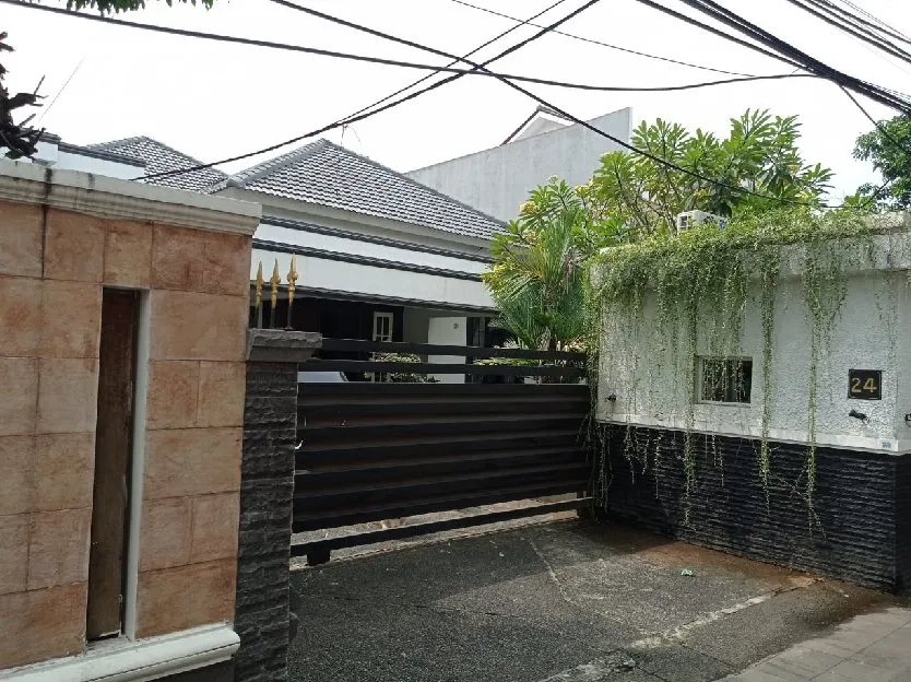 RUMAH MEWAH JL GAHARU JAKSEL CEPAT HARGA MIRING