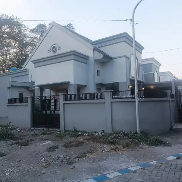 Rumah Hook Murah di Graha Kebraon Regency Surabaya