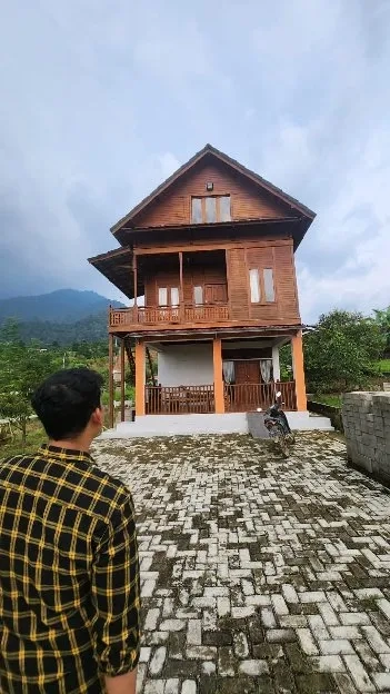 Wahyu Rumah Kayu