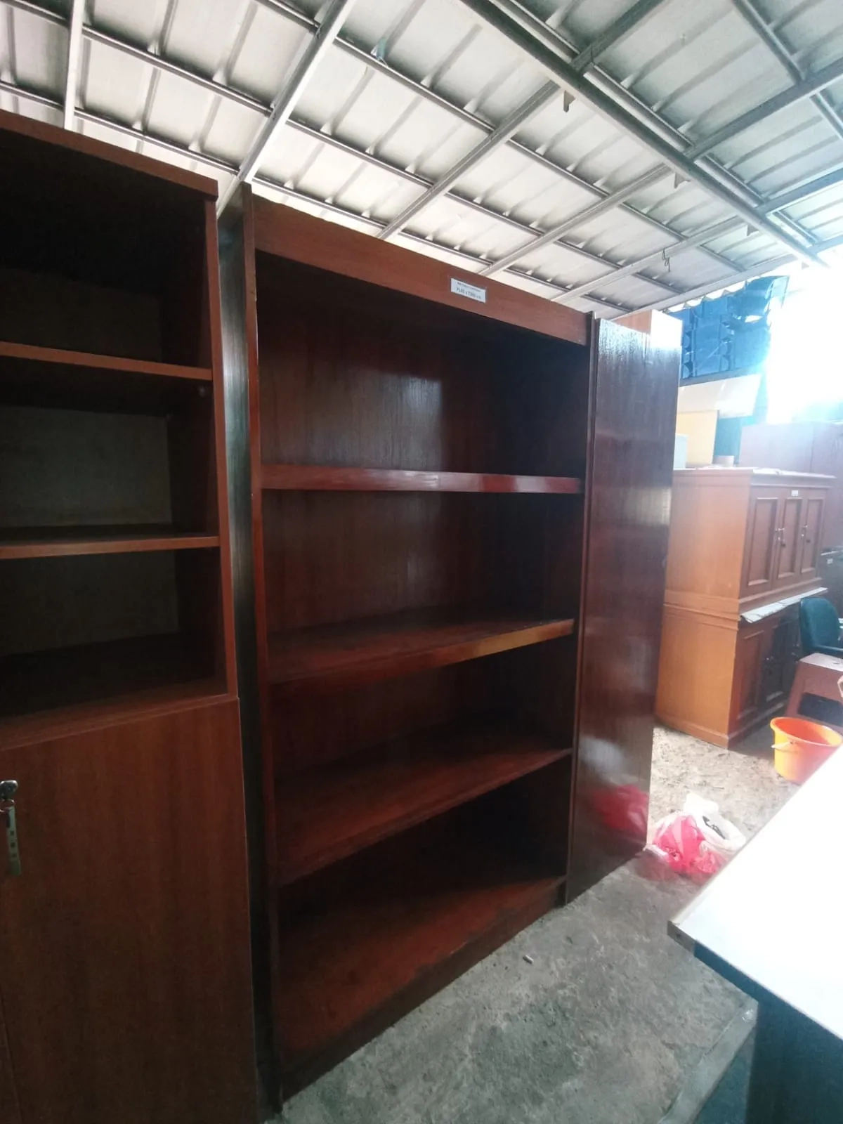 lemari rak display kayu solid