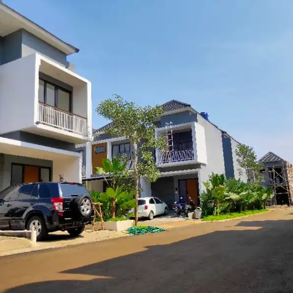 Rumah 2 lantai di pusat kota Tangerang selatan