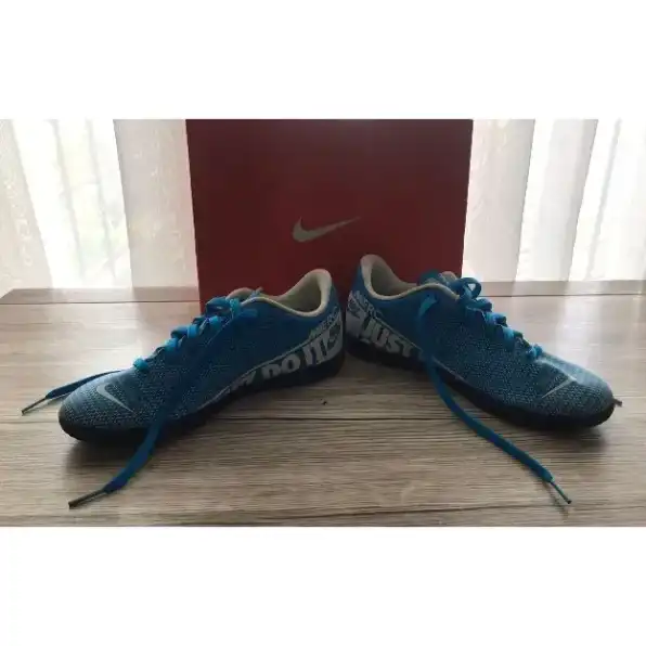 Nike JR Vapor 13 Club IC Original Kid Futsal Shoes / Sepatu Futsal Anak