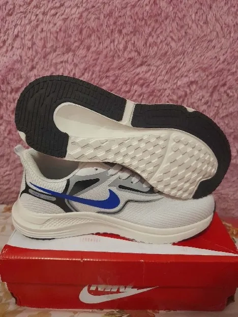 NIKE ZOOM SIZE 43