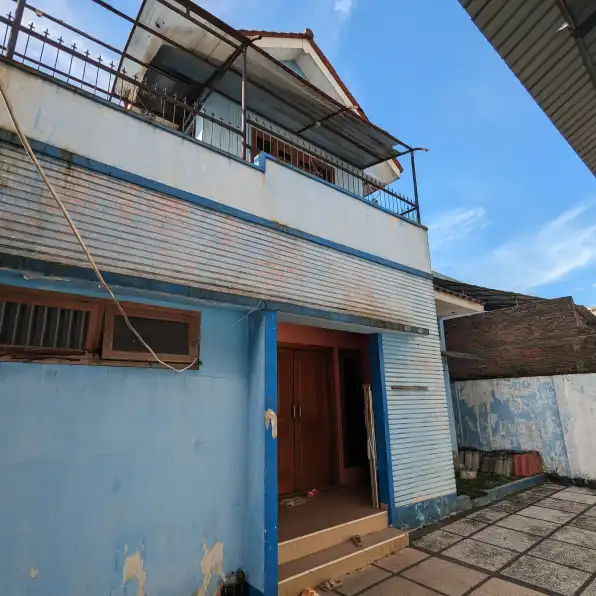 Di Jual Rumah dan Gudang di Jalan Granit Kumala Gresik