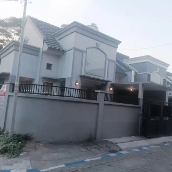 Rumah Hook Murah di Graha Kebraon Regency Surabaya