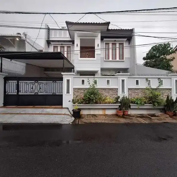 Dijual Rumah Mewah di Bulak Tengah Kota Jakarta Timur