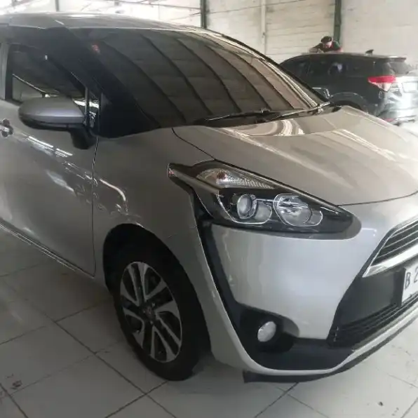 TOYOTA SIENTA 1.5 V AT 2017