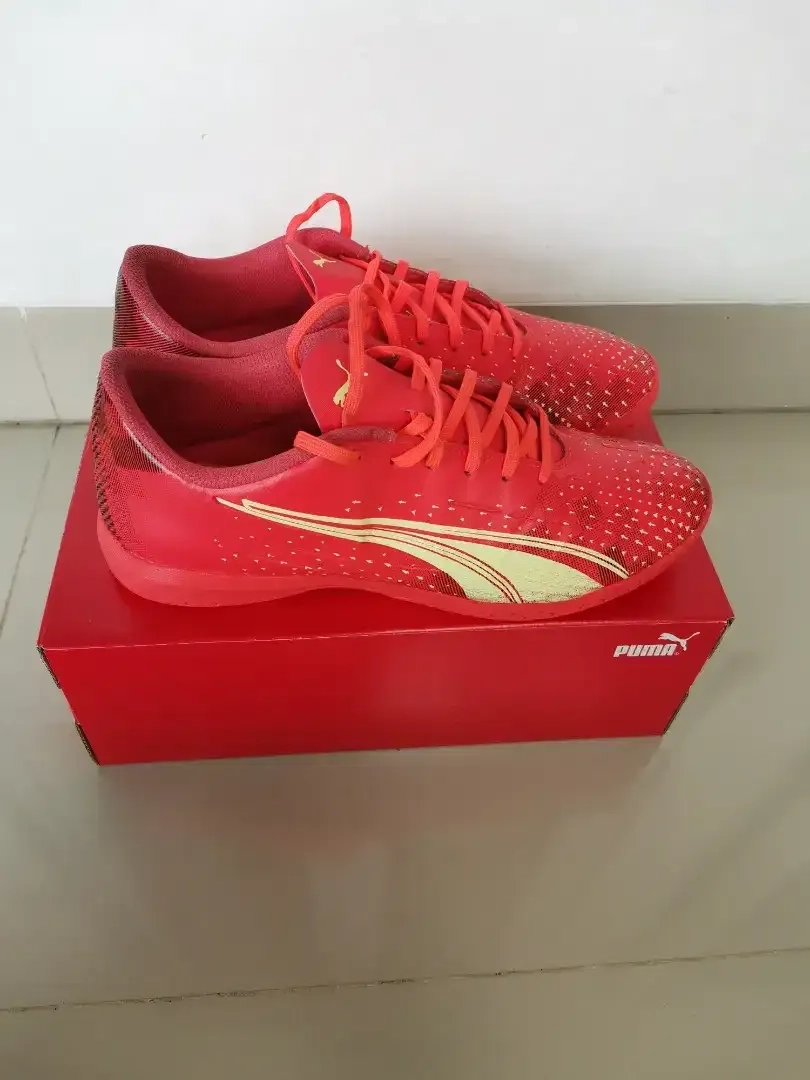 Puma Merah ukuran 44